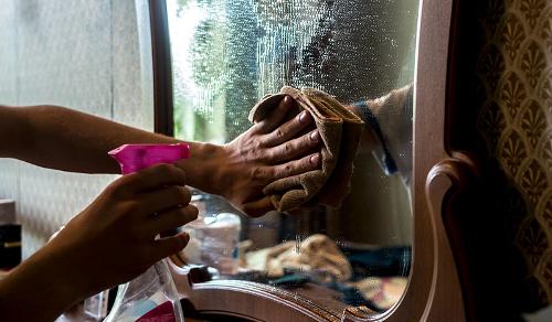 cleaning mirror